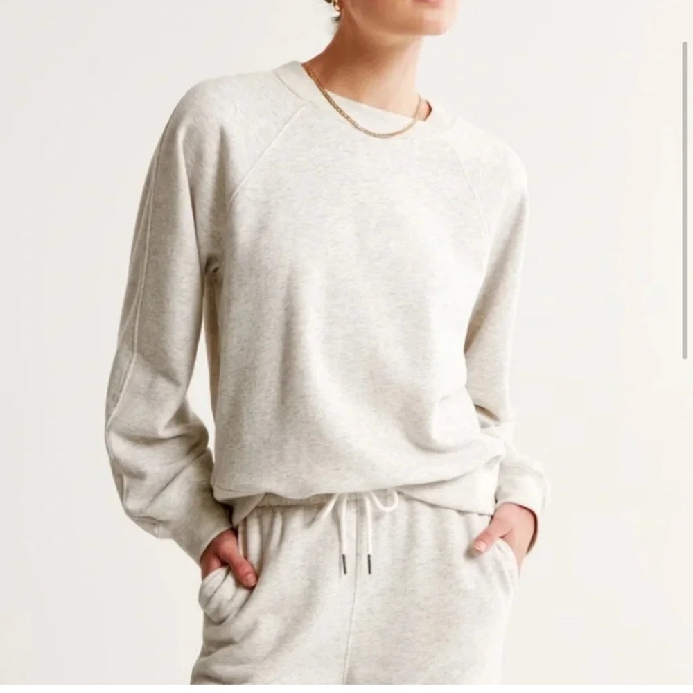 Abercrombie & Fitch Crew Neck Sweater Modern Fit